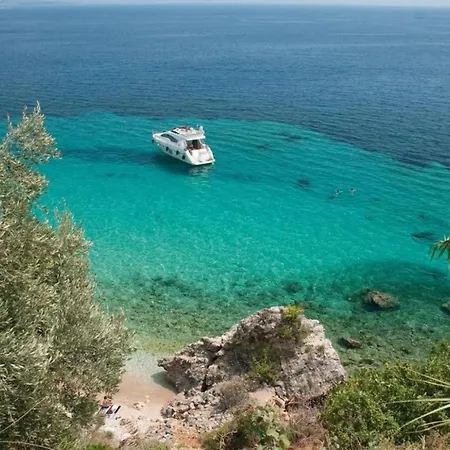 Danaia Villa Barbati
